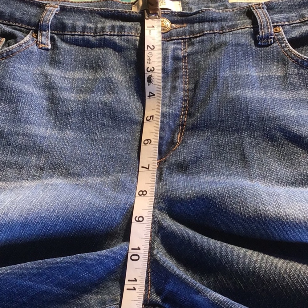 Vintage America Blue Floral Embroidered Jean Shorts - Picture 10 of 11